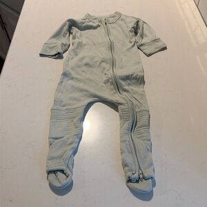Goumi footie / pajama, very light greenish blue / teal